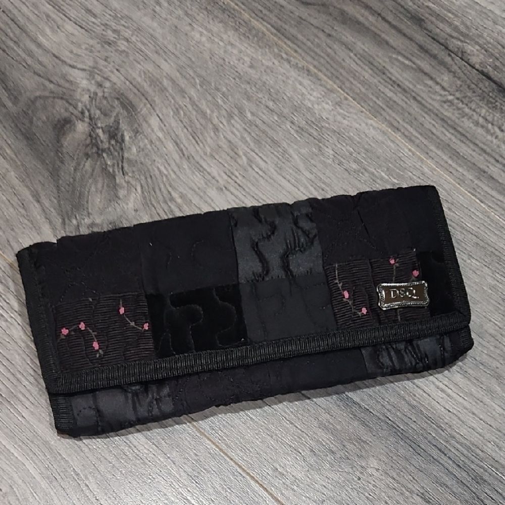 DSQ Quilted Velvet Corduroy Nylon Black W/Pink Roses Wallet